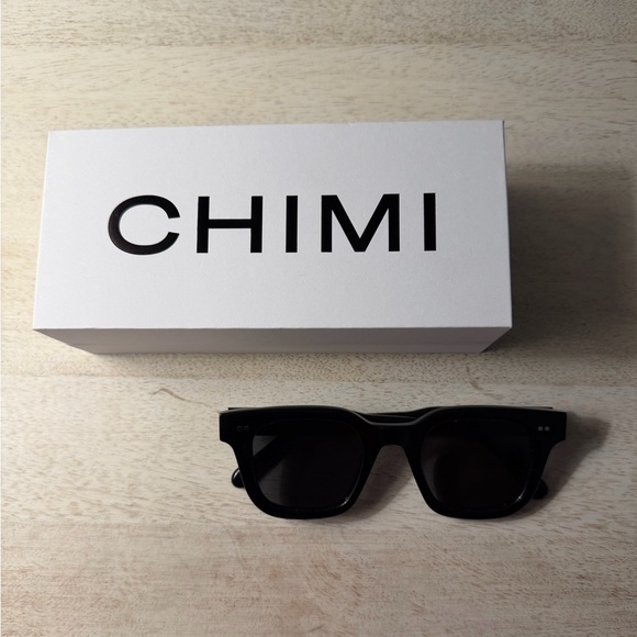 Chimi 04 Sunglasses - Picture 3 of 5